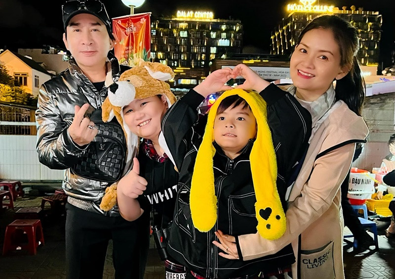 Gia đình nhỏ của Kim Tử Long du lịch Đà Lạt năm 2022.