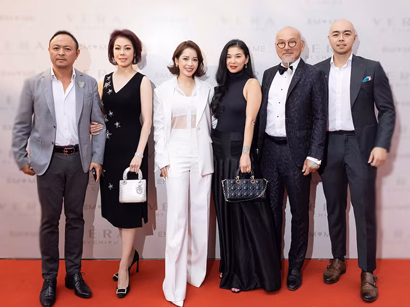 Mối quan hệ giữa Chi Pu và thiếu gia Nguyễn Hoàng Việt (ngoài cùng bên phải) khiến nhiều khán giả tò mò bắt đầu vào năm 2021. Ảnh: Vietnamnet