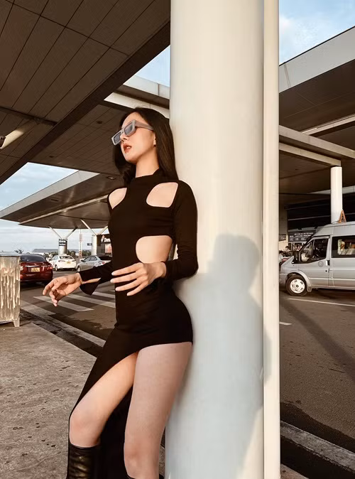 Nữ người mẫu gốc Cà Mau không ít lần mặc hở bạo. Ảnh: FBNV