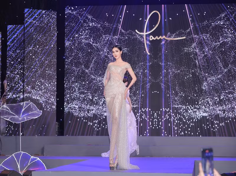 Tuệ Như sinh năm 2000, kém Hồ Quang Hiếu 17 tuổi. Ảnh: FBNV