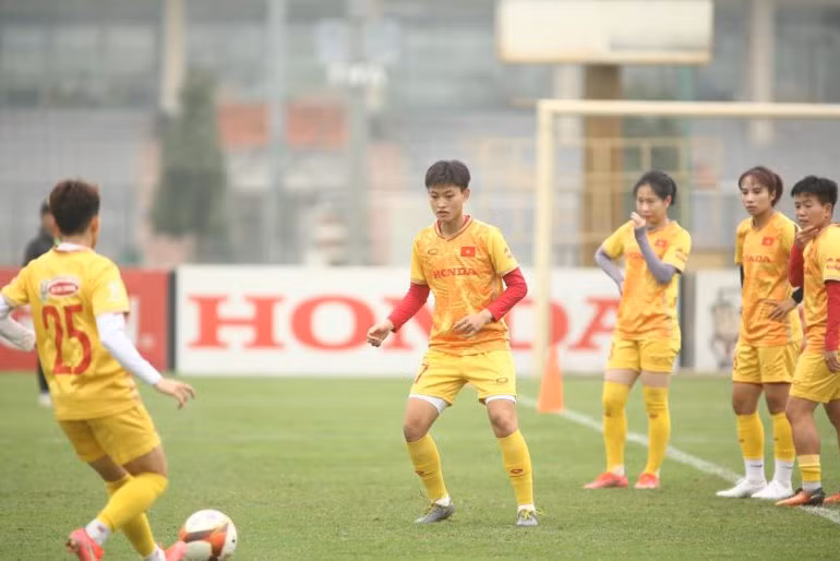 HLV Mai Duc Chung: Doi tuyen nu dap ung 80% yeu cau de ra-Hinh-2