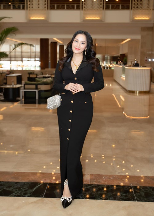 Bà xã Phan Hiển luôn xuất hiện với vẻ ngoài lộng lẫy, sang chảnh khi tham gia sự kiện.