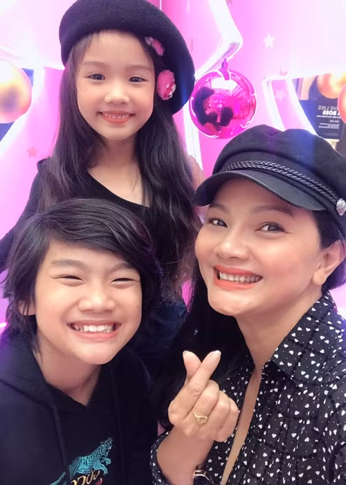 Kiều Trinh chia sẻ, cô không cố tình định hướng cho các con nối nghiệp.