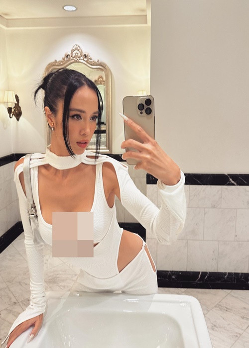 Bạn gái mặc nóng bỏng, Cường Seven không có bất kì ý kiến nào. Ảnh: FBNV