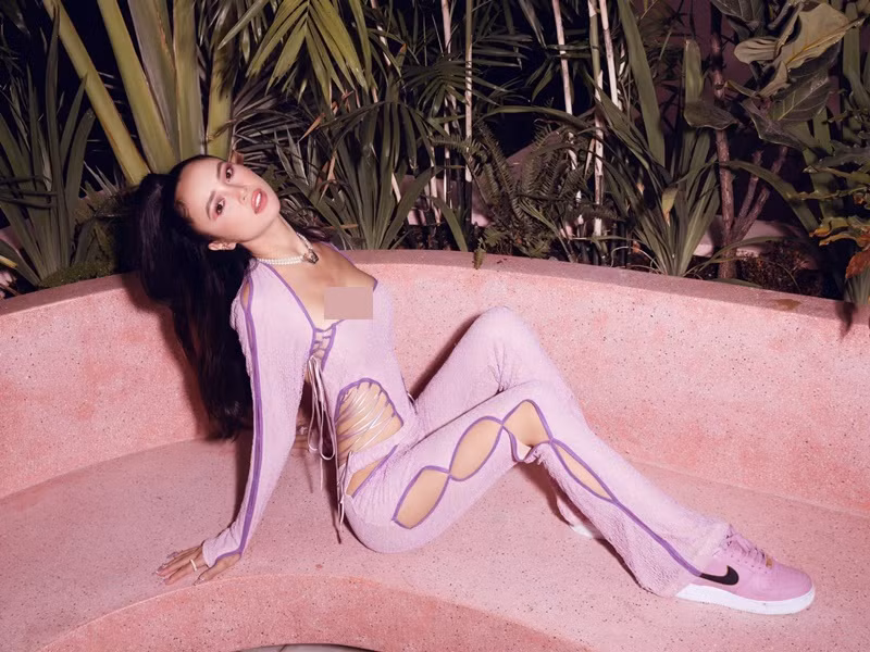 Phong cách thời trang của Vũ Ngọc Anh cá tính, gợi cảm trong những năm qua. Ảnh: FBNV