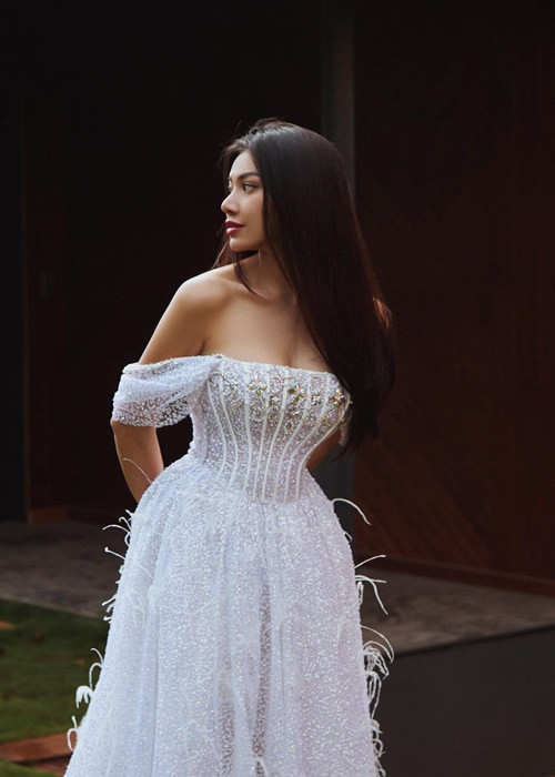 Kim Duyên hiện tại vẫn tham gia hoạt động nghệ thuật với vai trò người mẫu.