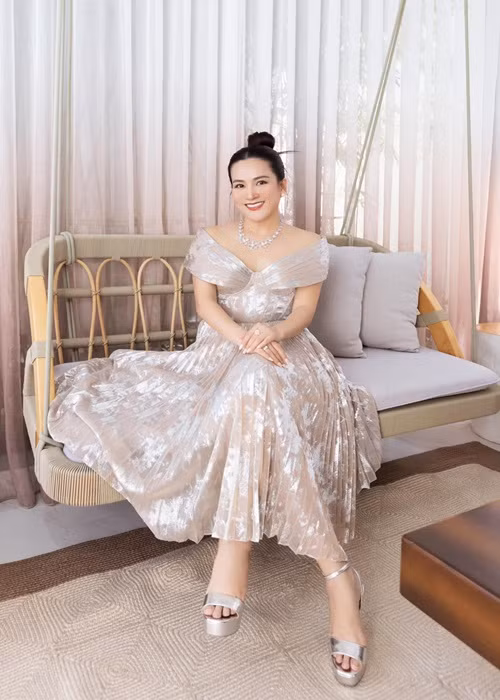 Bà xã Bình Minh ngày càng trẻ sau 15 năm kết hôn.