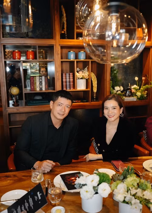 Cặp đôi chăm diện đồ đồng diệu mỗi khi xuất hiện.