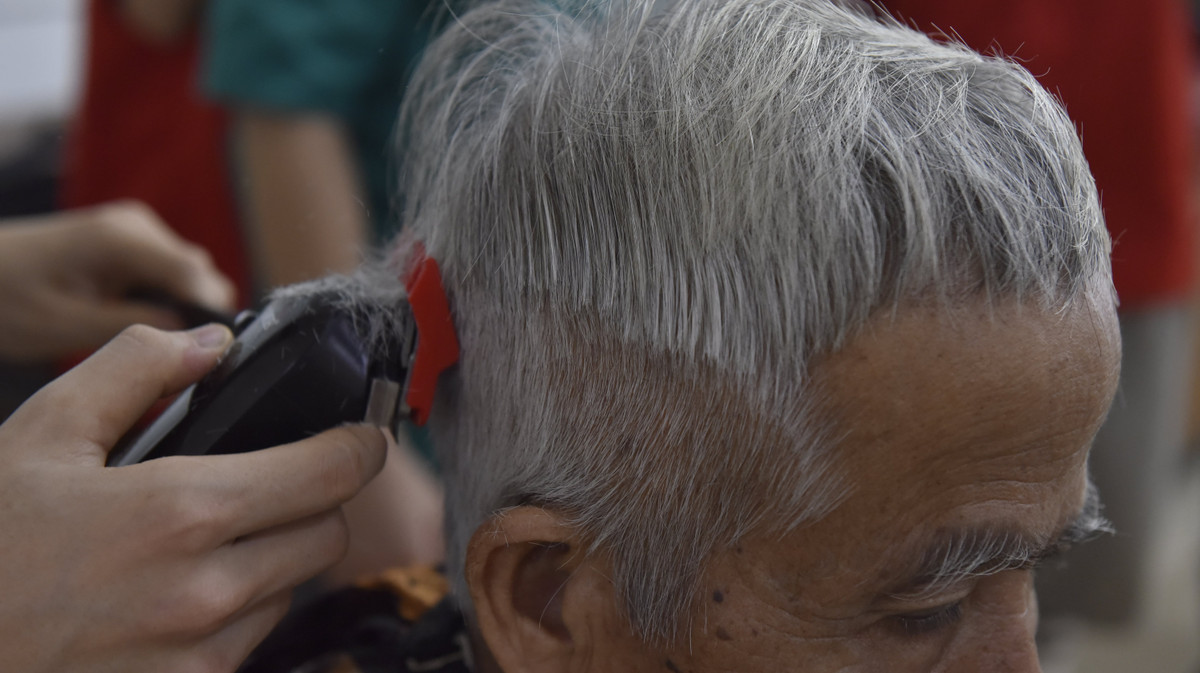 Kể về cơ duyên thành lập nhóm này, anh Thịnh cho biết, vào thời điểm tháng 6/2013, trong một lần đi cùng cha xứ đến nhà thờ tham gia các hoạt động thiện nguyện, anh đã đề xuất nguyện vọng liệu có thể sử dụng công việc bấy lâu nay mình đang làm là cắt tóc để đóng góp gì đó cho xã hội. Sau khi chia sẻ, anh nhận được cái gật đầu và sự động viên từ cha xứ, và sau đó, anh đã thành lập nhóm này và duy trì tới tận hôm nay.