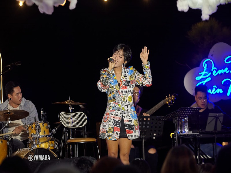 Khi đi diễn, Phương Anh khá sốc vì không khán giả nào nhận ra mình vì diện mạo quá khác lạ.