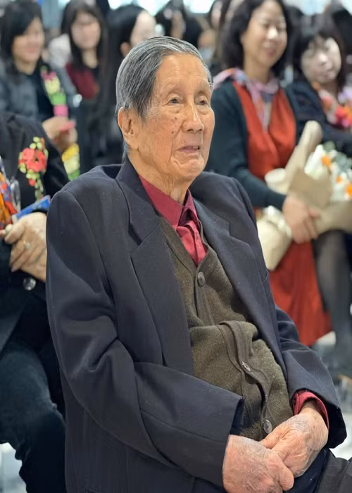 Tháng 2/2023, tác giả bài hát "Như có Bác Hồ trong ngày vui đại thắng" có mặt trong buổi ra mắt sách “Bài hát lớn lên cùng con” của con gái. Ảnh: Dân trí