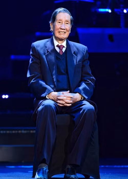 Theo Vietnamnet, nhạc sĩ Phạm Tuyên bị khô một bên phổi nhiều năm nay. Con gái đã trang bị máy cung cấp oxy và khí dung để ông điều hòa nhịp thở. Ảnh: Vietnamnet