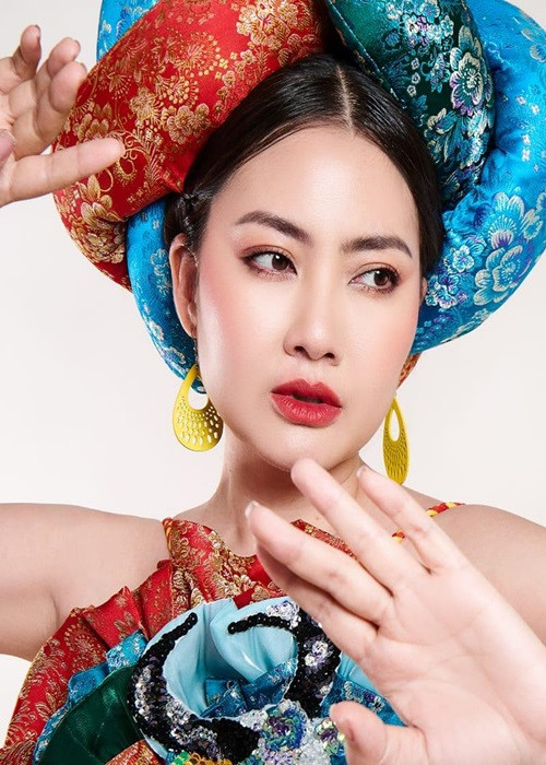 Bà mẹ một con còn bức xúc vì tư vấn dụ dỗ mọi cách để cô ký. Nữ diễn viên thừa nhận cô thua về luật vì ký hợp đồng mà không xem.