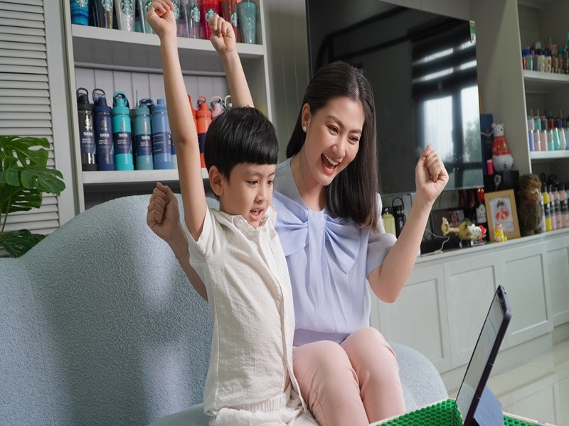 Ngọc Lan mua bảo hiểm bởi sau khi ly hôn, một mình nuôi con trai, cô luôn lo lắng nếu bản thân xảy ra chuyện gì thì con phải làm sao.