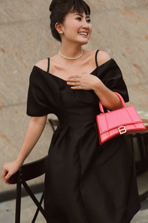 Ngọc Lan sợ và không muốn tái hôn. "Quan điểm của Lan hiện tại là nếu mình có tình cảm với ai đó, có lẽ chỉ nên dừng lại ở mức có thể chia sẻ, đồng hành cùng nhau trong công việc, cuộc sống, giúp đỡ nhau khi khó khăn", vợ cũ Thanh Bình bộc bạch.