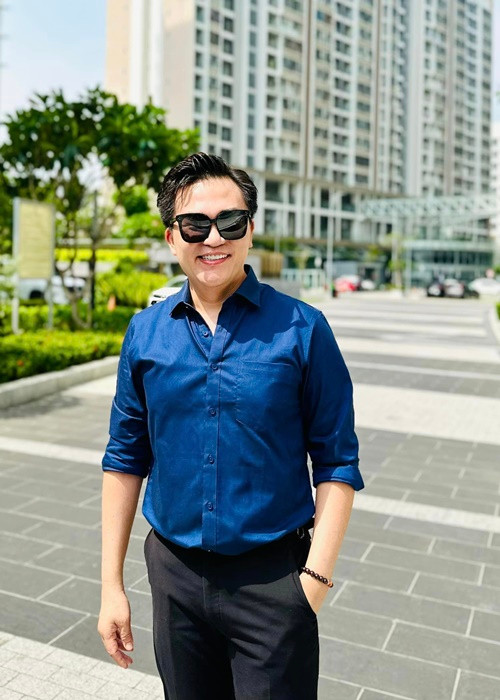 Đại Nghĩa không muốn được gọi là "MC quốc dân". "Tôi chỉ mong khán giả gọi tôi là MC hay diễn viên Đại Nghĩa. Vậy là đủ rồi! Đừng gắn cho tôi với những danh xưng gì cả tôi không dám nhận những danh xưng này", Đại Nghĩa chia sẻ trên HTV. Ảnh: FBNV