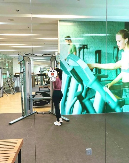 Sau khi sinh con, bạn gái của Trần Bảo Sơn nhanh chóng lấy lại vóc dáng thon gọn, quyến rũ nhờ dành nhiều gian tập gym, yoga. Ngoài ra, cô sớm trở lại công việc kinh doanh. Ảnh: Vietnamnet