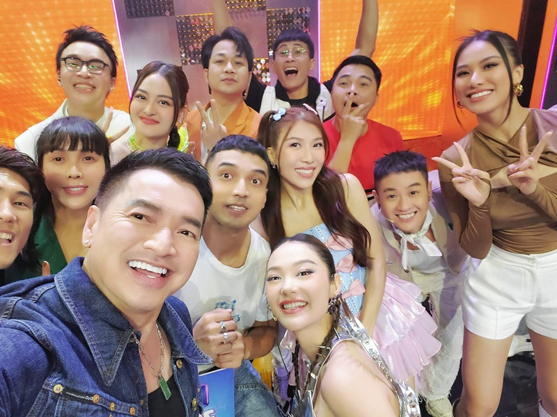 Quang Minh thường bị mọi người hỏi về tình yêu mới. Thậm chí, mỗi khi anh chụp ảnh, đi chung với ai cũng bị đồn hẹn hò. Quang Minh chia sẻ, một người bạn nói ngại đi chung với anh vì sợ vướng nghi vấn yêu đương. Ảnh: FBNV