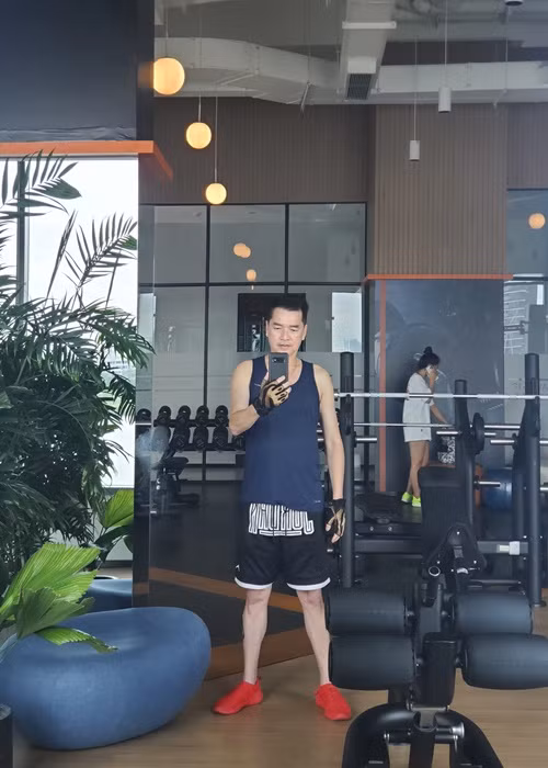 Trở lại cuộc sống độc thân, Quang Minh dành nhiều thời gian cho bản thân và công việc. Ảnh: FBNV