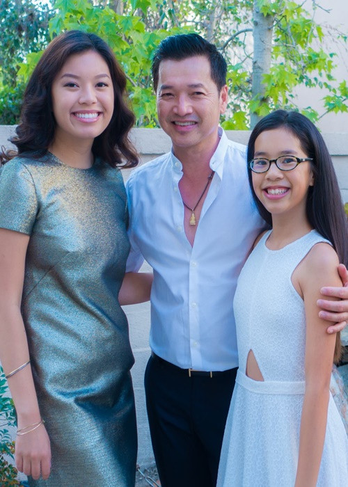 Nam diễn viên cảm thấy may mắn khi hai con gái đều thấu hiểu hôn nhân của anh và Hồng Đào không còn hạnh phúc. Ảnh: FBNV