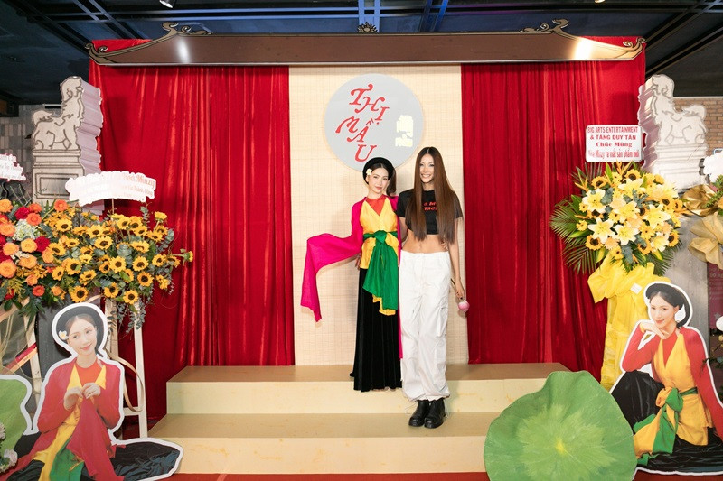 Nàng hậu đến ủng hộ Hòa Minzy ra mắt sản phẩm âm nhạc.