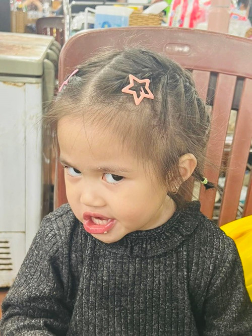 Cư dân mạng "cười té ghế" mỗi khi con gái của Lê Dương Bảo Lâm bị bố "dìm hàng".