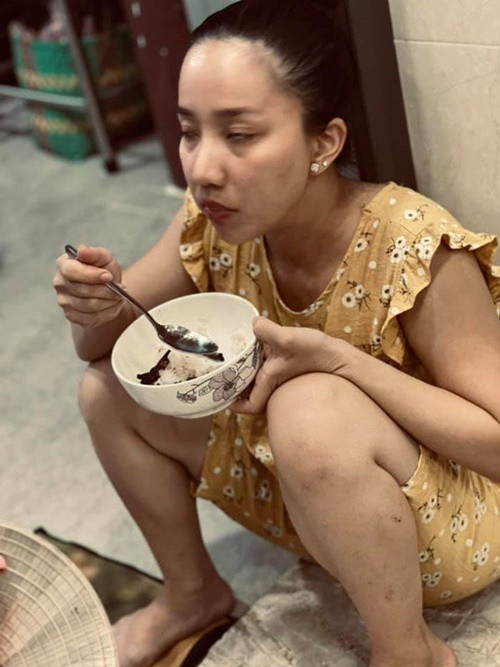 Bà xã nam diễn viên hài vẫn vui vẻ để chồng đăng tải những khoảnh khắc "khó đỡ".