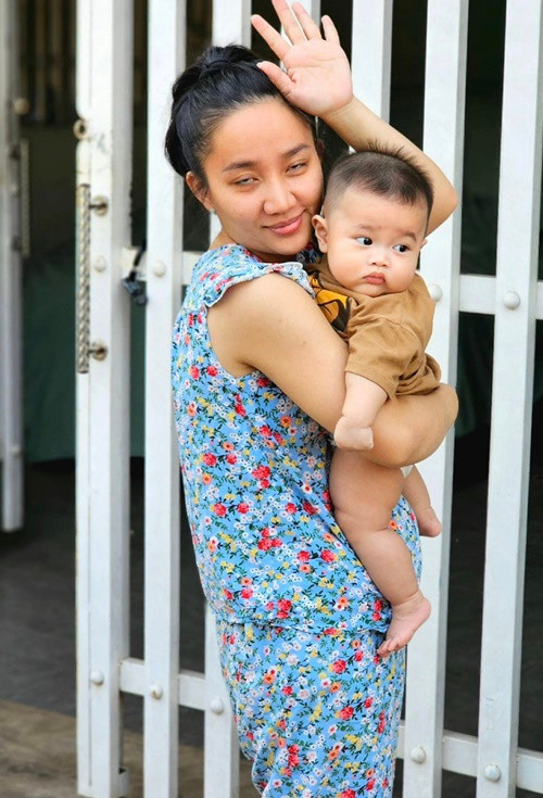 Lê Dương Bảo Lâm "dìm hàng" vợ mọi lúc mọi nơi.