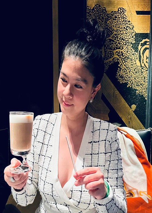 Kim Thư nỗ lực làm việc để nuôi hai con trai sau khi ly hôn.