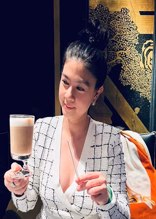 Kim Thư nỗ lực làm việc để nuôi hai con trai sau khi ly hôn.