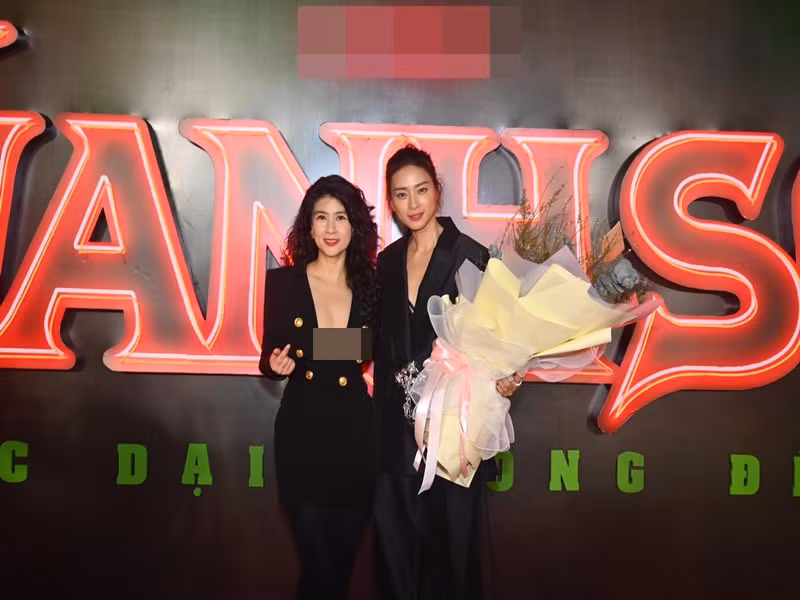 Mỗi khi xuất hiện tại sự kiện, Kim Thư thường chọn các mẫu thiết kế sang trọng.