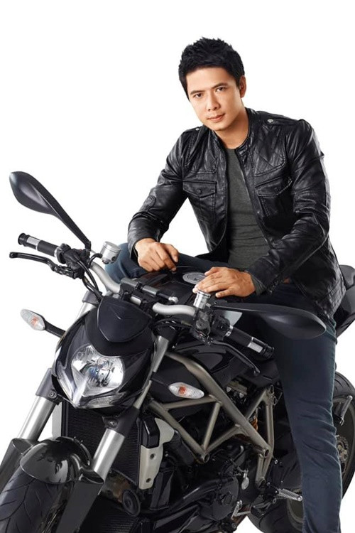 Ngày còn đi học, Bình Minh đã có chiều cao vượt trội. Anh cao 1m83 khi bắt đầu làm người mẫu. Ảnh: FBNV