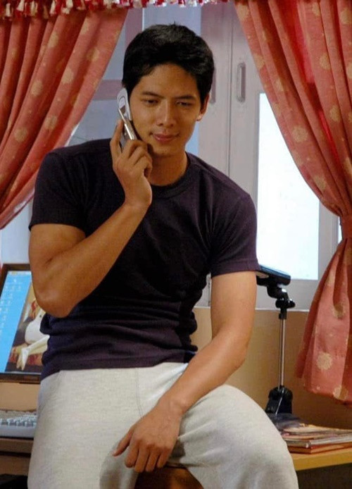 Ngày mới bước chân vào showbiz, nam diễn viên sinh năm 1981 đốn tim người hâm mộ bởi vẻ ngoài điển trai. Ảnh: FBNV