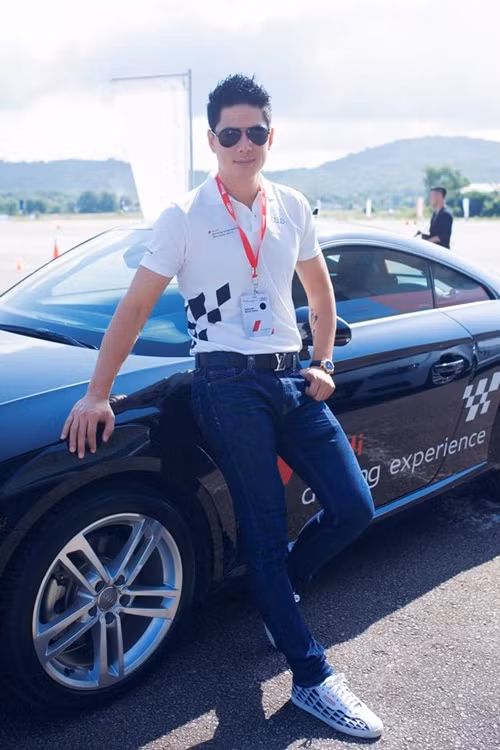 Bình Minh từng chia sẻ trên Zing, anh luôn phải giữ gìn ngoại hình dù chắc chắn đã "nhàu" hơn xưa. Ảnh: FBNV