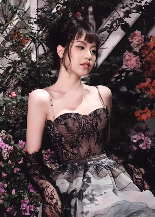 Dù công việc, nhan sắc có nhiều thay đổi, nàng hậu vẫn tâm niệm bản thân mình là Thanh Thủy có tính cách vui vẻ giống với ngày chưa đăng quang.