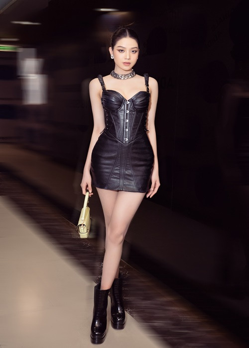 Thanh Thủy khoe body thon gọn, đẹp khó cưỡng khi dự sự kiện.