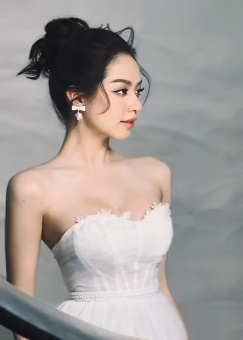 Sửa mũi giúp gương mặt của Thanh Thủy xinh đẹp hơn.