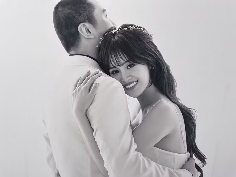 Trước đó, nữ MC chương trình “Như chưa hề có cuộc chia ly” liên tục đăng tải ảnh cưới của ái nữ.