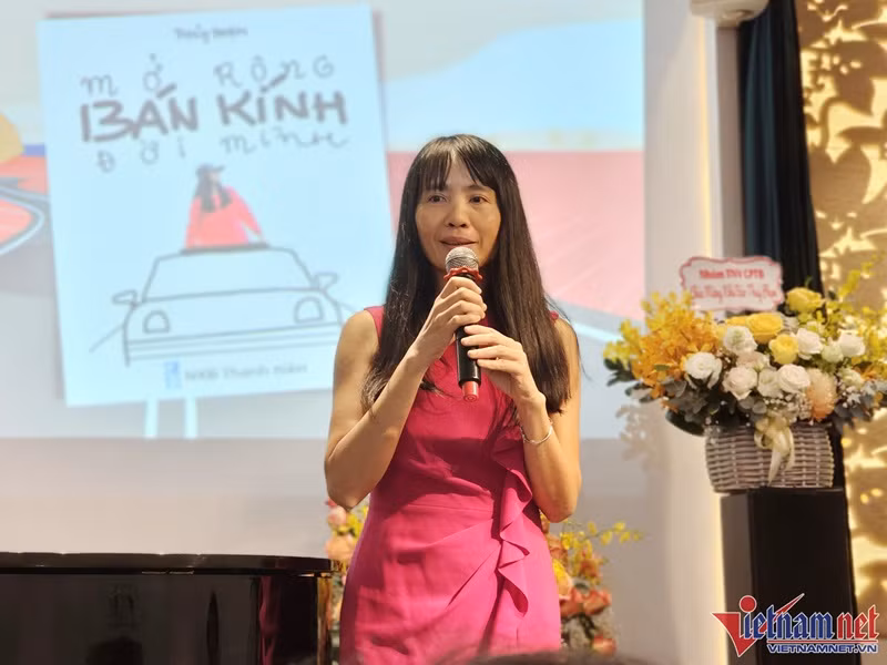 Trong mắt nhạc sĩ Dương Thụ, vợ là người trong sáng, không biết nói dối và có chất riêng. Ảnh: Vietnamnet