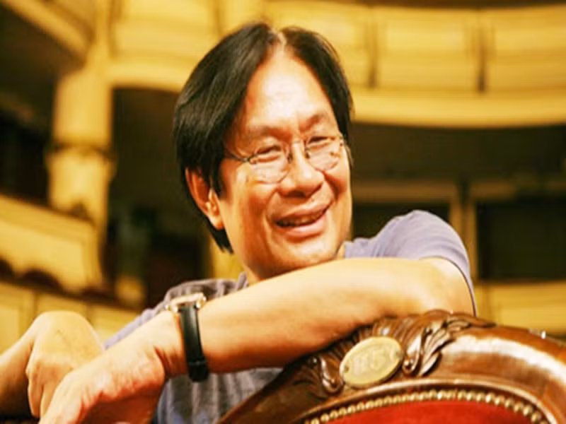 Trong lần hiếm hoi chia sẻ về hôn nhân, vợ nhạc sĩ Dương Thụ cho biết, ở đời thường, cả hai chia nhau làm việc nhà, chăm sóc cây cối, vườn tược, luôn cố gắng cùng ăn một bữa cơm trong ngày ở nhà. Ảnh: Công an nhân dân