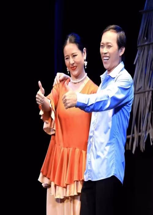 Hồi đầu tháng 4 vừa qua, nam diễn viên hài gây bất ngờ với diện mạo trẻ trung hơn. Ảnh: Bảo vệ công lý