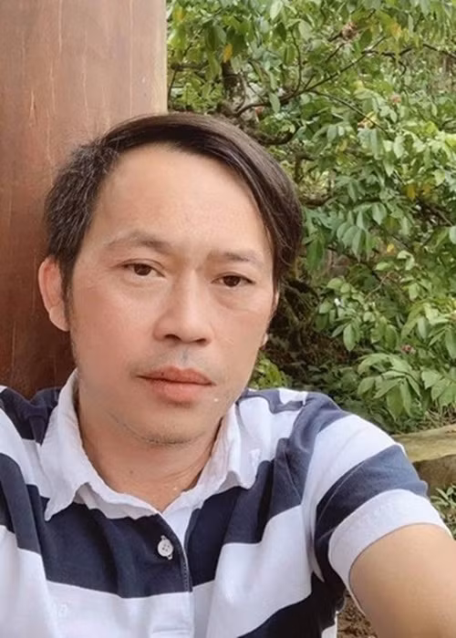 Kể từ khi vướng ồn ào từ thiện đến nay, Hoài Linh không có bất kì chia sẻ nào trên fanpage lẫn trang Youtube cá nhân. Ảnh: FBNV