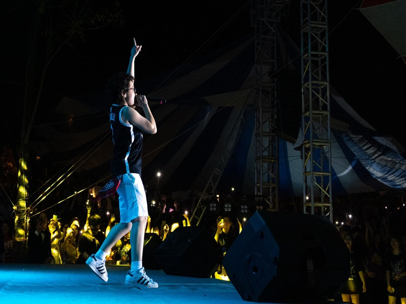 Tiên Tiên còn hài hước nhắn nhủ đến "bản sao" sẽ thay mình biểu diễn tại Đà Lạt: "Đừng mang giày cao gót nếu bạn nhận bạn là mình nhé".