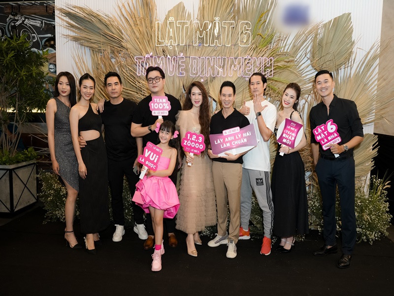 Phim "Lật mặt 6: Tấm vé định mệnh" có những suất chiếu đặc biệt từ 19h ngày 26/4 trước khi chiếu tại các rạp trên toàn quốc từ ngày 28/4.