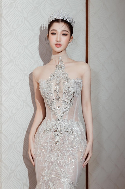 Tờ 163 cho rằng Phương Nhi xinh đẹp không thua kém Lưu Diệc Phi.