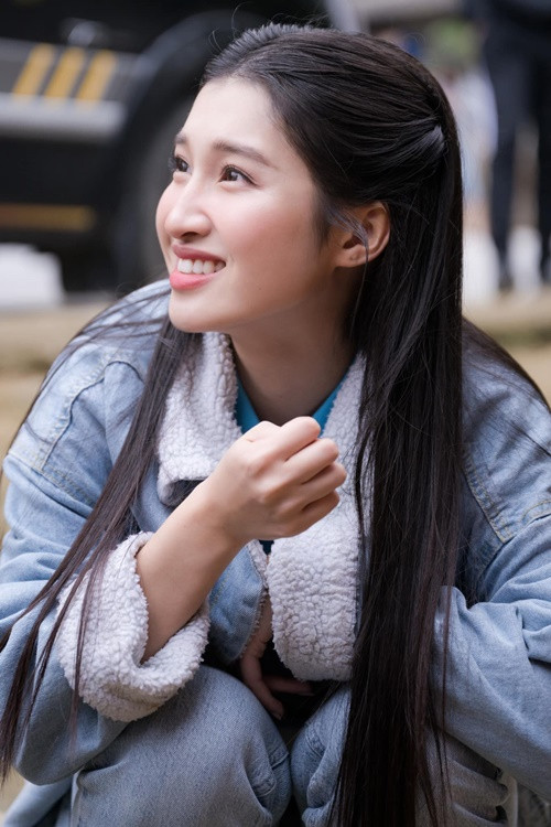 Phương Nhi được người hâm mộ khen có nét đẹp giống Quan Vịnh Hà - nàng Cát Tường trong “Như Ý Cát Tường” ngày còn trẻ.