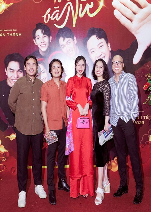 Nữ ca sĩ đến chúc mừng Trấn Thành ra mắt phim tháng 1/2023. Ảnh: FBNV