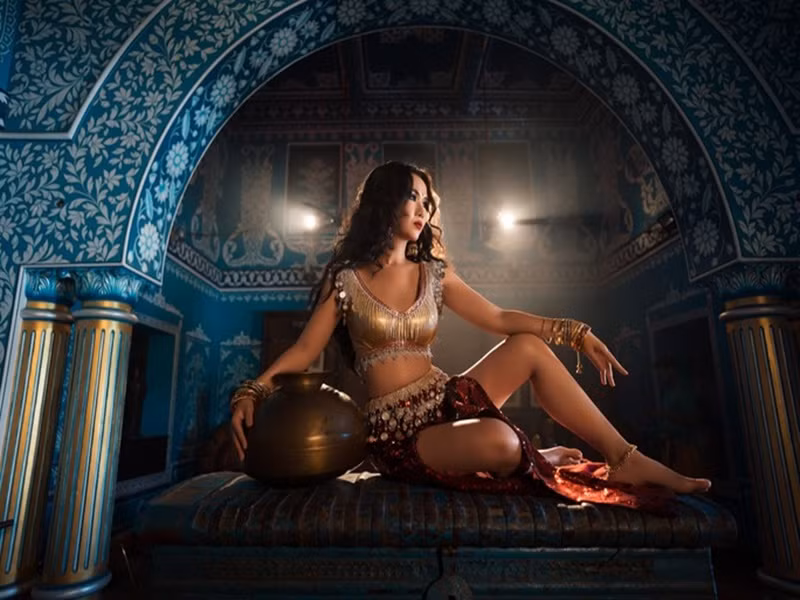 Vo Ha Tram tai nang the nao…tham vong “tan cong” lang nhac An Do?