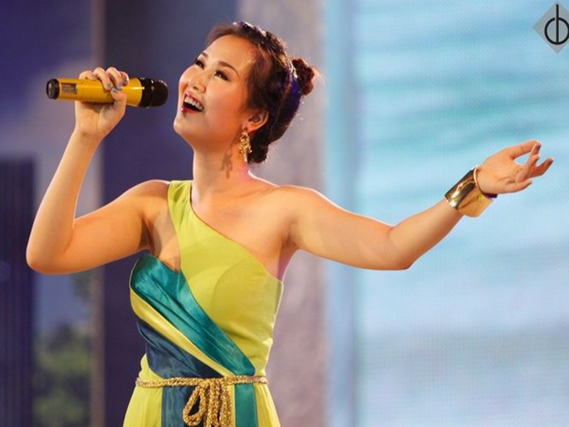 Năm 2016, ca sĩ Võ Hạ Trâm về Việt Nam ca hát và làm giảng viên thanh nhạc tại Nhạc viện TPHCM.