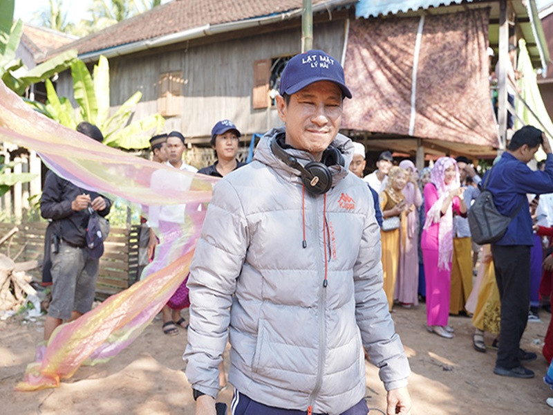 Với phần 5 “Lật mặt”, Lý Hải cũng “chịu chơi”. Với bối cảnh khu dân cư người Chăm ở Châu Đốc, anh dựng 15 căn nhà mới vì các ngôi nhà ở đây bị cũ, mục không đảm bảo an toàn và thẩm mỹ điện ảnh. Ảnh: Vietnamnet